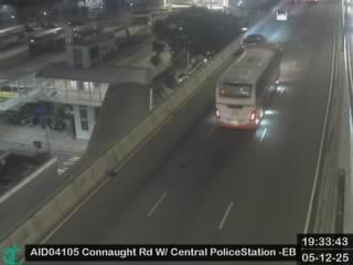 干諾道西天橋近中區警署 - 東行