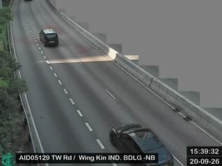 荃灣路近永健工業大廈 - 北行
