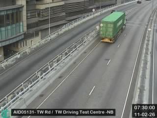 荃灣路近荃灣駕駛考試中心 - 北行