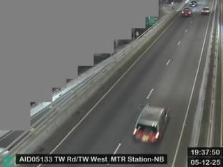 荃灣路近港鐵荃灣西站 - 北行