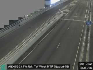 荃灣路近港鐵荃灣西站 - 南行