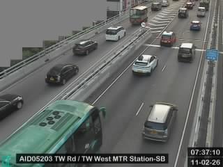 荃灣路近港鐵荃灣西站 - 南行