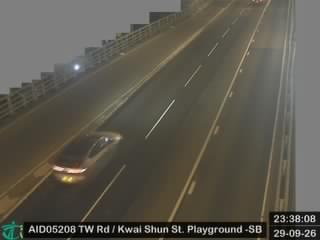 荃灣路近葵順街遊樂場 - 南行