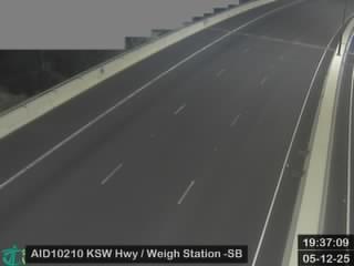 港深西部公路近廈邨秤車站 - 南行