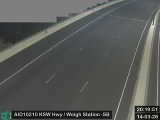 港深西部公路近廈邨秤車站 - 南行