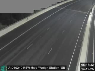 港深西部公路近廈邨秤車站 - 南行