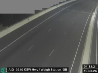 港深西部公路近廈邨秤車站 - 南行