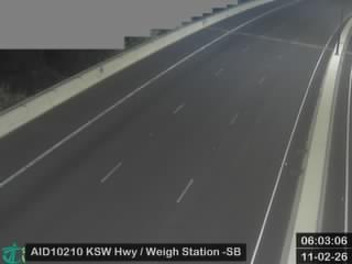 港深西部公路近廈邨秤車站 - 南行