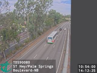 新田公路近加州花園大道 - 北行