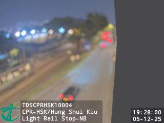 青山公路洪水橋段近洪水橋輕鐵站 - 北行